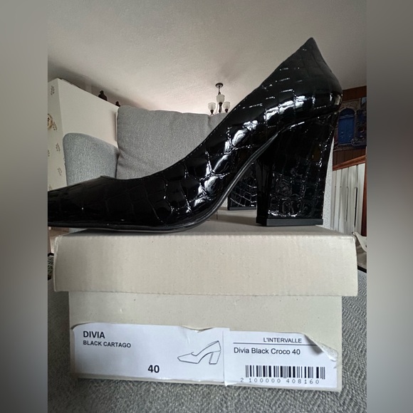NEW in box, l'intervalle patent leather, croc print pumps - Picture 3 of 4